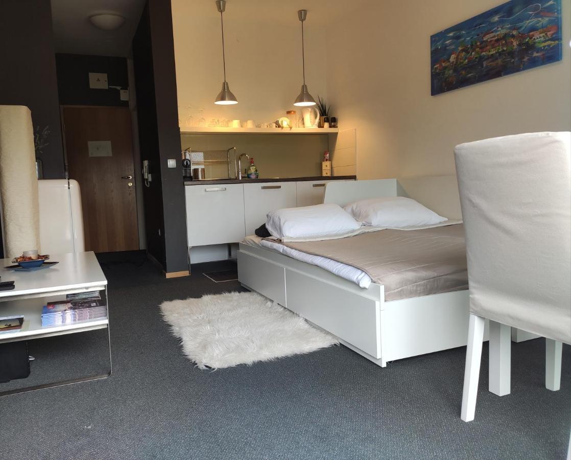 Studio Apartment "Iris" Птуй Экстерьер фото